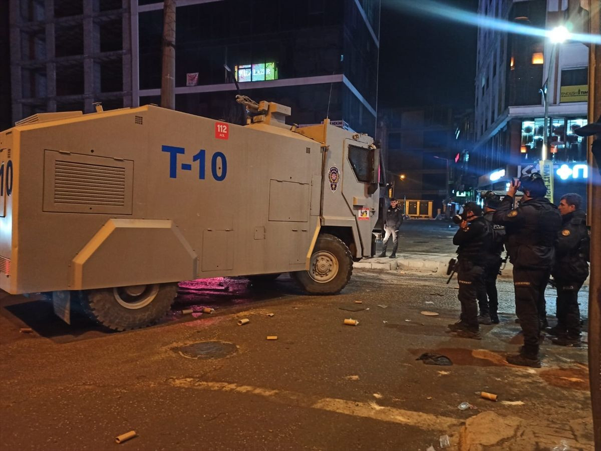 6 ilde izinsiz yürüyüşe polis müdahalesi! - Sayfa 8