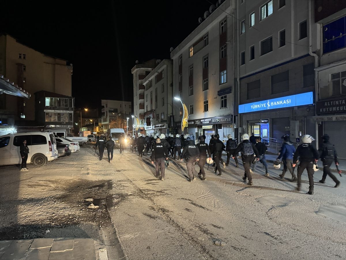 6 ilde izinsiz yürüyüşe polis müdahalesi! - Sayfa 10