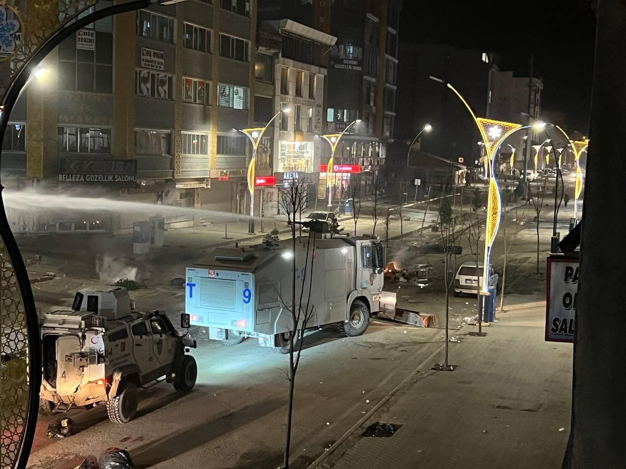 6 ilde izinsiz yürüyüşe polis müdahalesi! - Sayfa 12