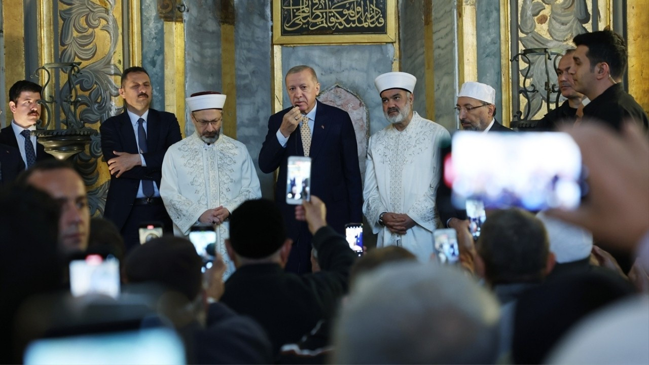 Erdoğan, cuma namazını Ayasofya'da kıldı!