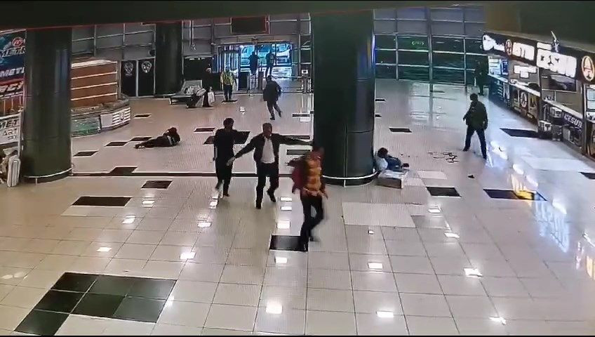 Şanlıurfa Terminali'nde silahlı kavga: 1 ölü, 2'si polis 10 yaralı! - Sayfa 1