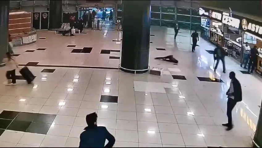 Şanlıurfa Terminali'nde silahlı kavga: 1 ölü, 2'si polis 10 yaralı!