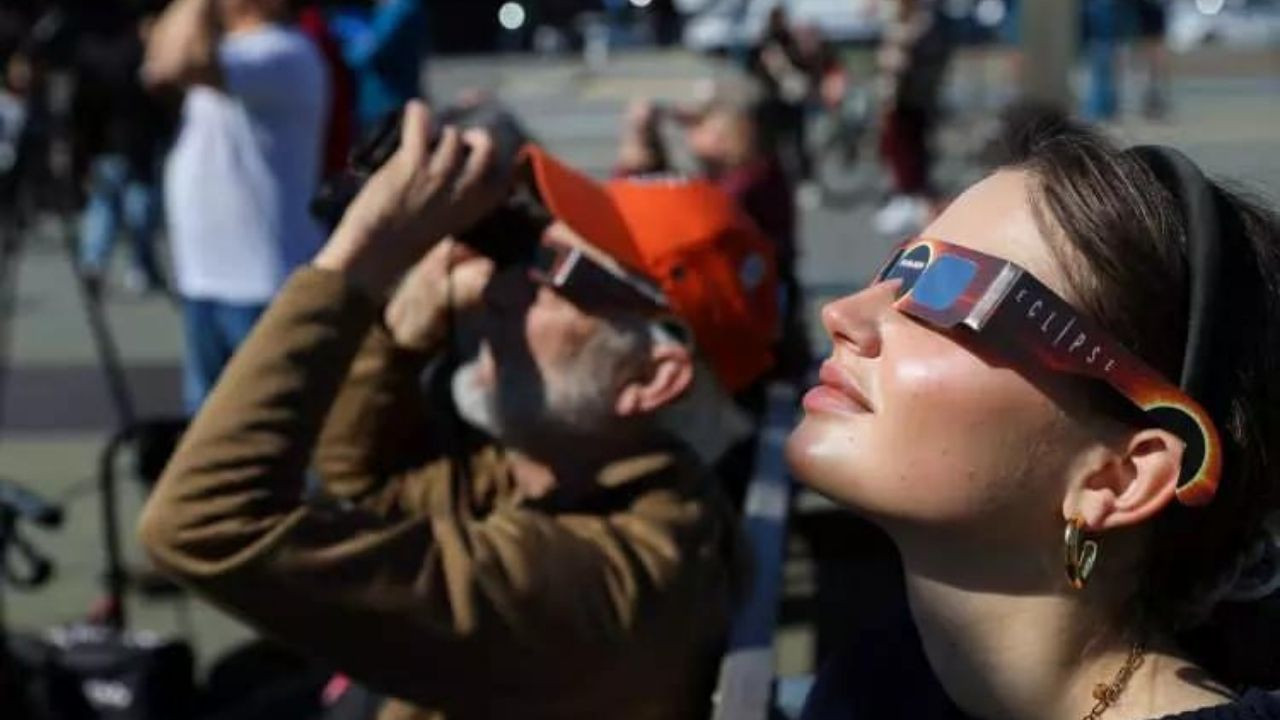 2024’ün ilk güneş tutulması gerçekleşti! Görenleri hayran bırakan o anlar böyle görüntülendi - Sayfa 9