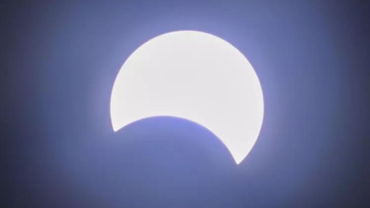2024’ün ilk güneş tutulması gerçekleşti! Görenleri hayran bırakan o anlar böyle görüntülendi - Sayfa 12