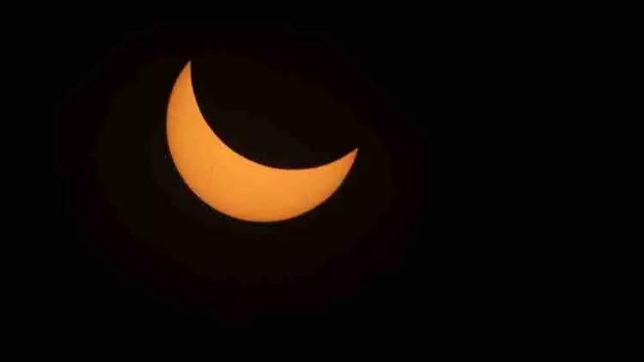 2024’ün ilk güneş tutulması gerçekleşti! Görenleri hayran bırakan o anlar böyle görüntülendi - Sayfa 13