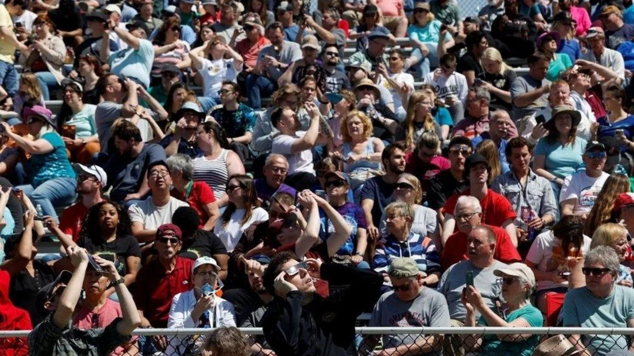 2024’ün ilk güneş tutulması gerçekleşti! Görenleri hayran bırakan o anlar böyle görüntülendi - Sayfa 8