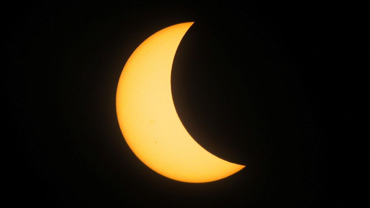 2024’ün ilk güneş tutulması gerçekleşti! Görenleri hayran bırakan o anlar böyle görüntülendi - Sayfa 18