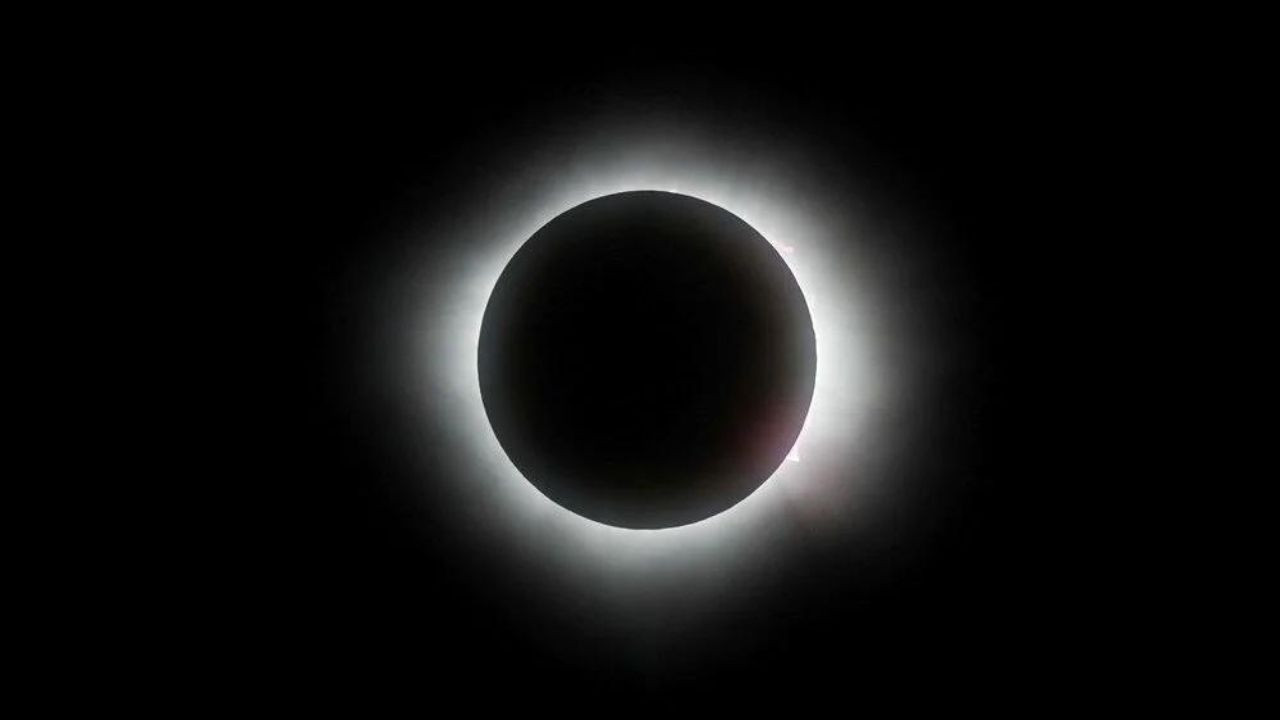 2024’ün ilk güneş tutulması gerçekleşti! Görenleri hayran bırakan o anlar böyle görüntülendi - Sayfa 23