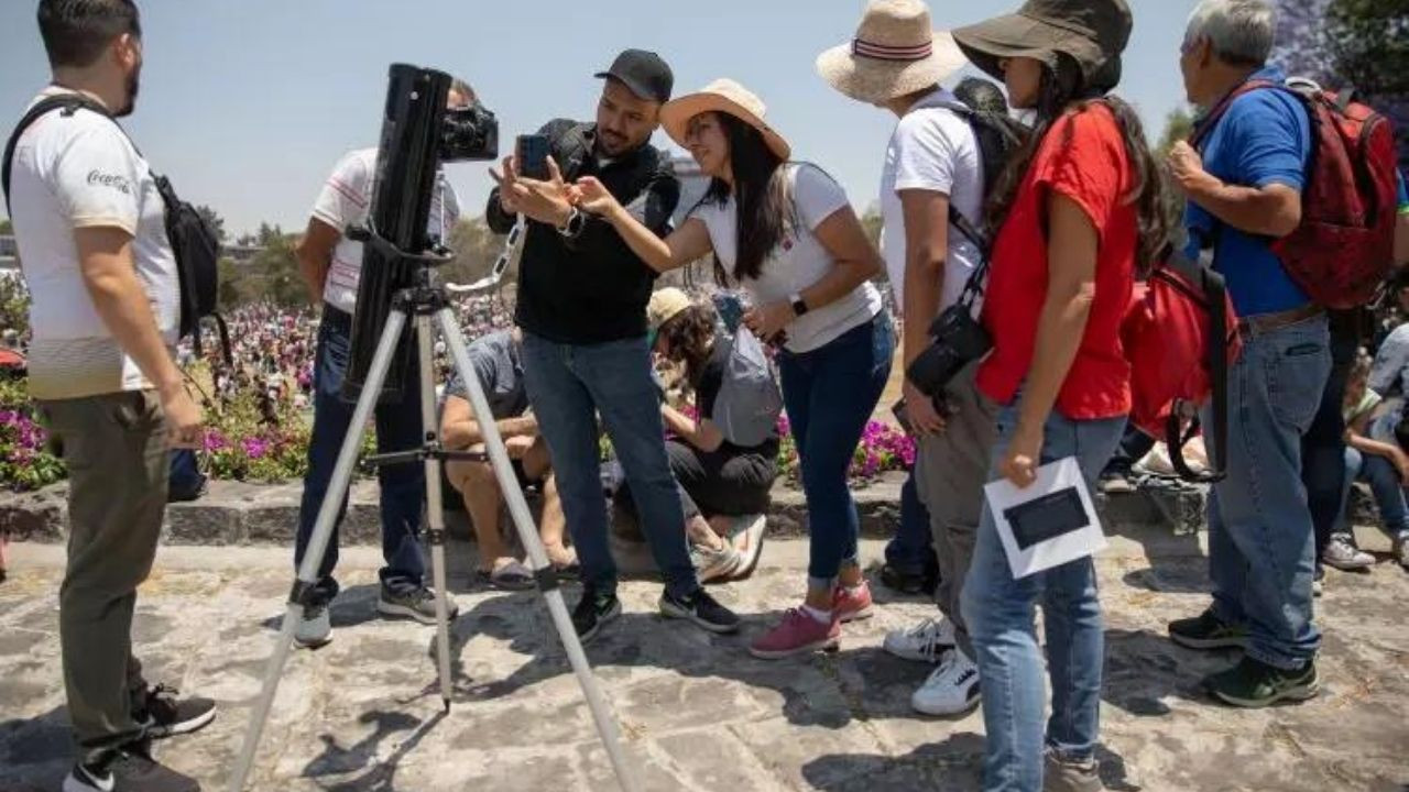 2024’ün ilk güneş tutulması gerçekleşti! Görenleri hayran bırakan o anlar böyle görüntülendi - Sayfa 24