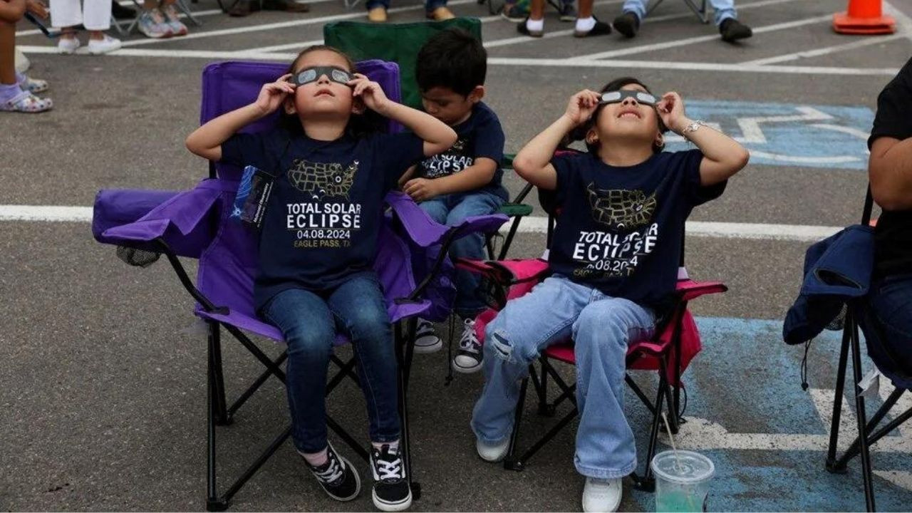 2024’ün ilk güneş tutulması gerçekleşti! Görenleri hayran bırakan o anlar böyle görüntülendi - Sayfa 25