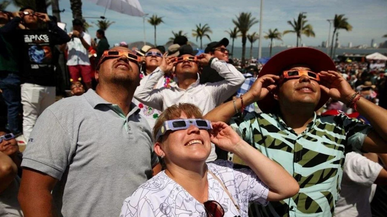 2024’ün ilk güneş tutulması gerçekleşti! Görenleri hayran bırakan o anlar böyle görüntülendi - Sayfa 26