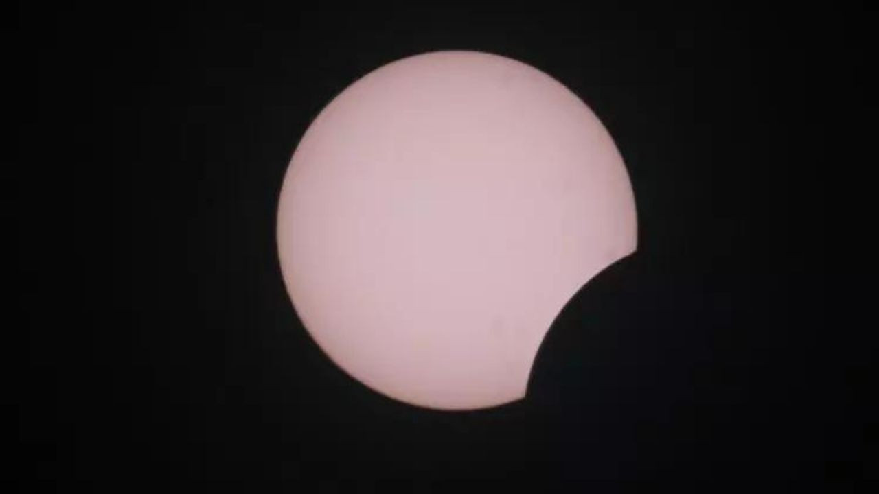 2024’ün ilk güneş tutulması gerçekleşti! Görenleri hayran bırakan o anlar böyle görüntülendi - Sayfa 27