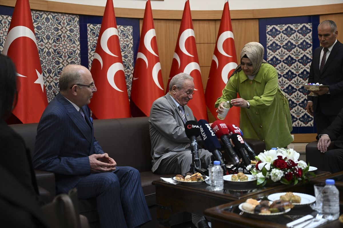 Siyasi partiler arasında bayramlaşma günü - Sayfa 10