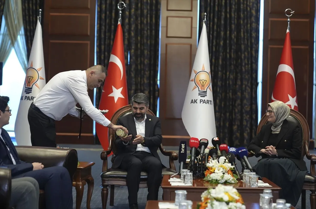 Siyasi partiler arasında bayramlaşma günü