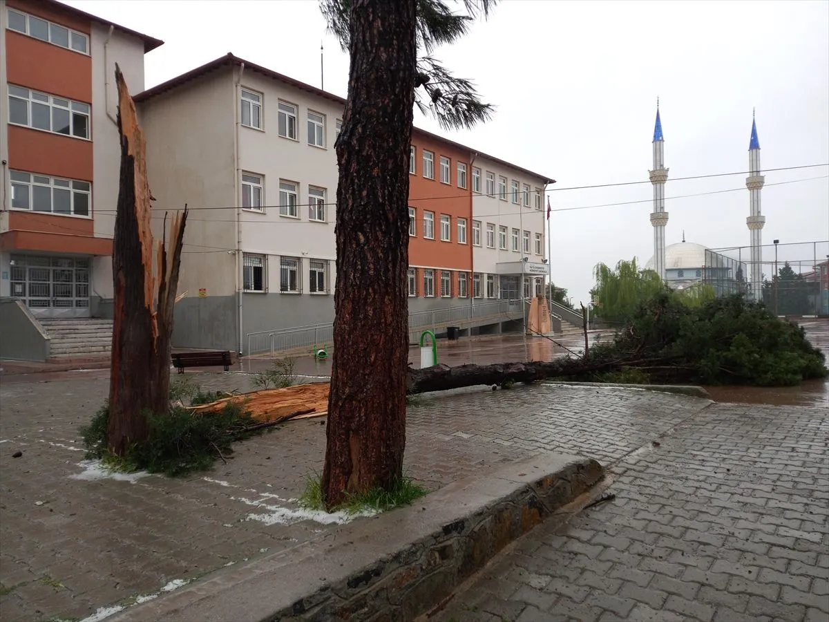 Yurt genelinde fırtına ve yağmur etkili oluyor!