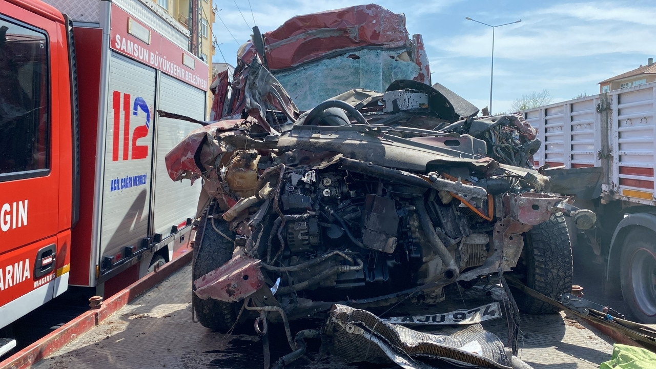 Samsun'da feci kaza: TIR'a arkadan çarptılar! 2 ölü