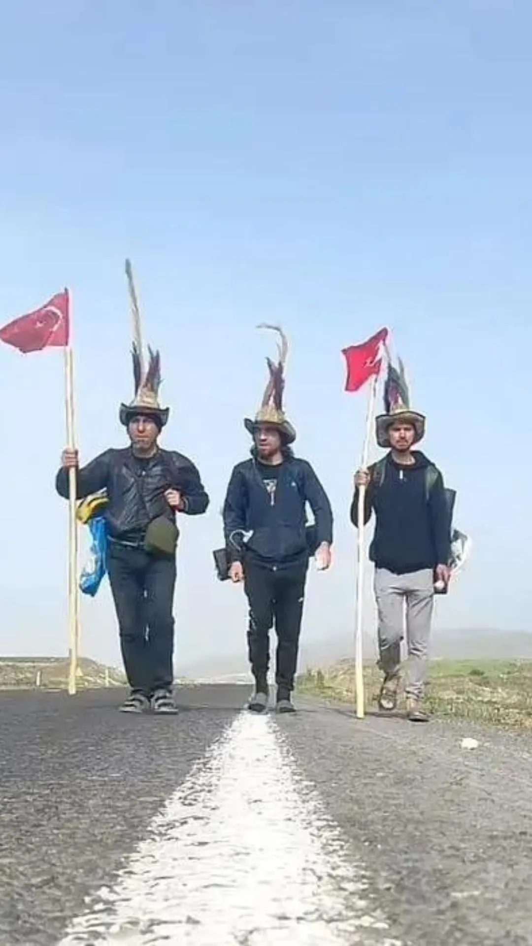 Sosyal medya fenomenine canlı yayında kamyon çarptı!