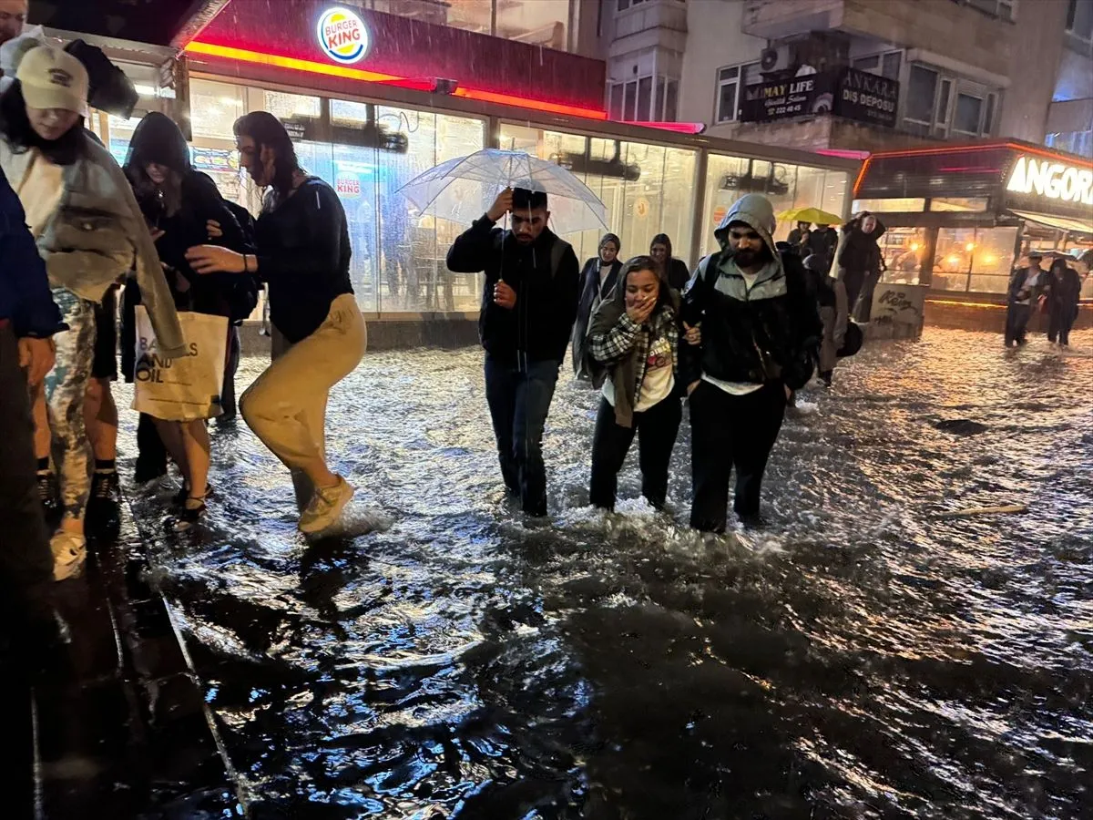 Ankara'nın selle imtihanından akılda kalan anlar!
