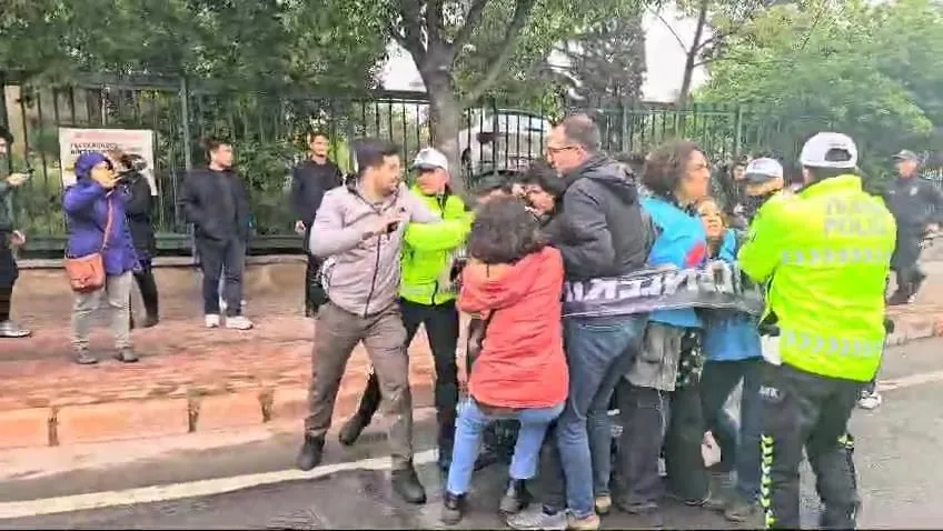 İstanbul'da izinsiz yürüyüşlere polis müdahalesi sürüyor!