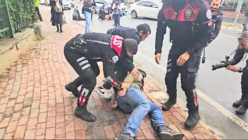 İstanbul'da izinsiz yürüyüşlere polis müdahalesi sürüyor!