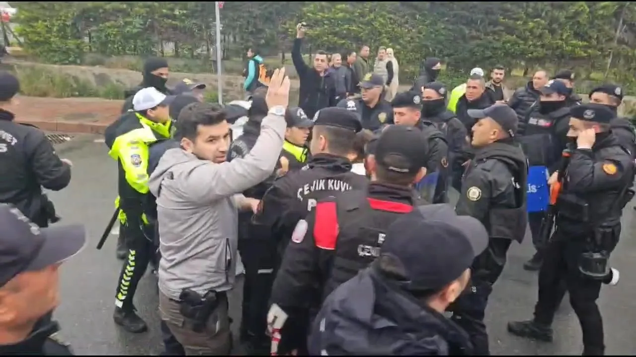 İstanbul'da izinsiz yürüyüşlere polis müdahalesi sürüyor!