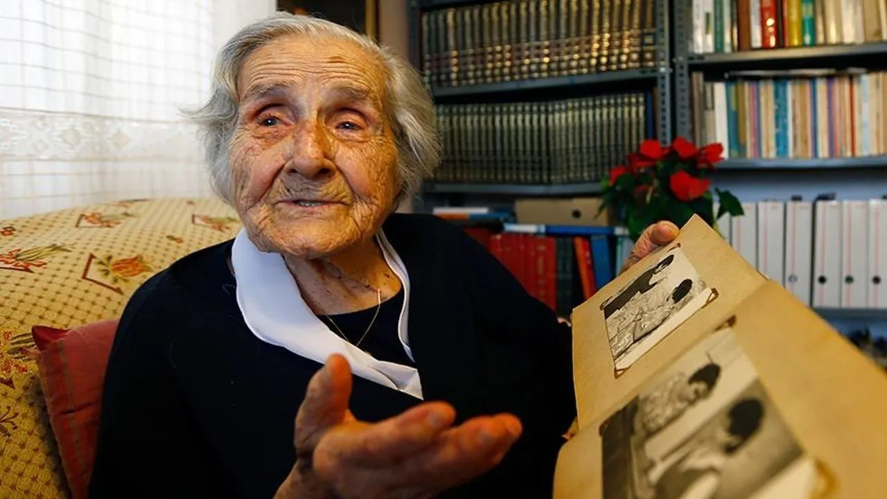Atatürk'ün tavsiyesiyle öğretmen olan Sabiha Özar, 108 yaşında vefat etti