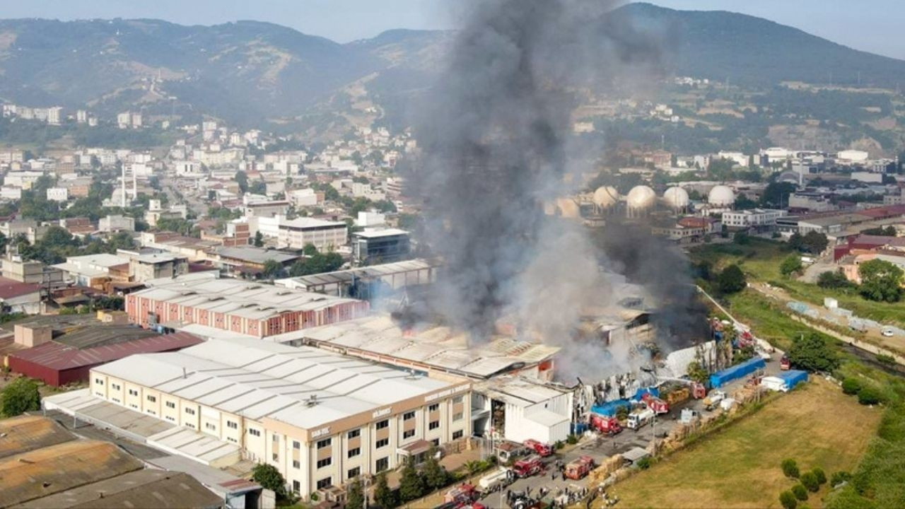 Samsun'da plastik fabrikasında yangın çıktı!