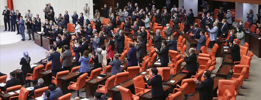 Ayasofya kararı ayakta alkışlandı