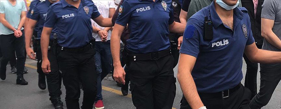 İzmir'de FETÖ operasyonu! 25 gözaltı