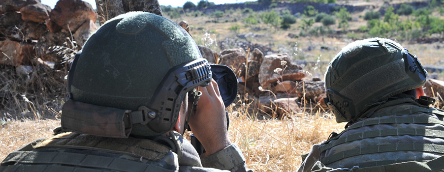 Fırat Kalkanı'nda 2 PKK'lı yakalandı