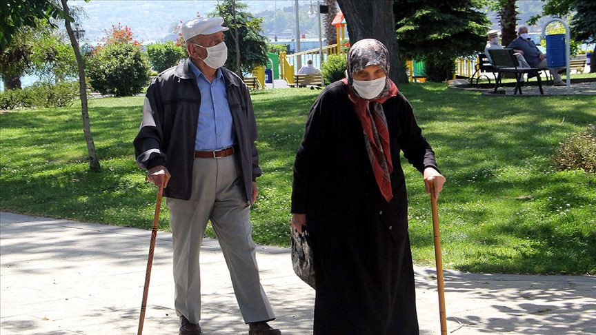 İleri yaştaki vatandaşlara 'yeni normal' uyarısı