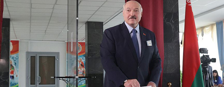 Belarus'ta Lukaşenko yeniden seçildi