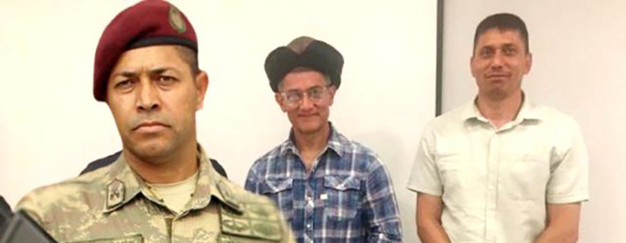 Aamir Khan'a deri börk şapkası